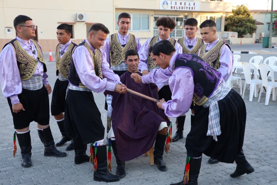 Kına yaktılar Tıraş ettiler