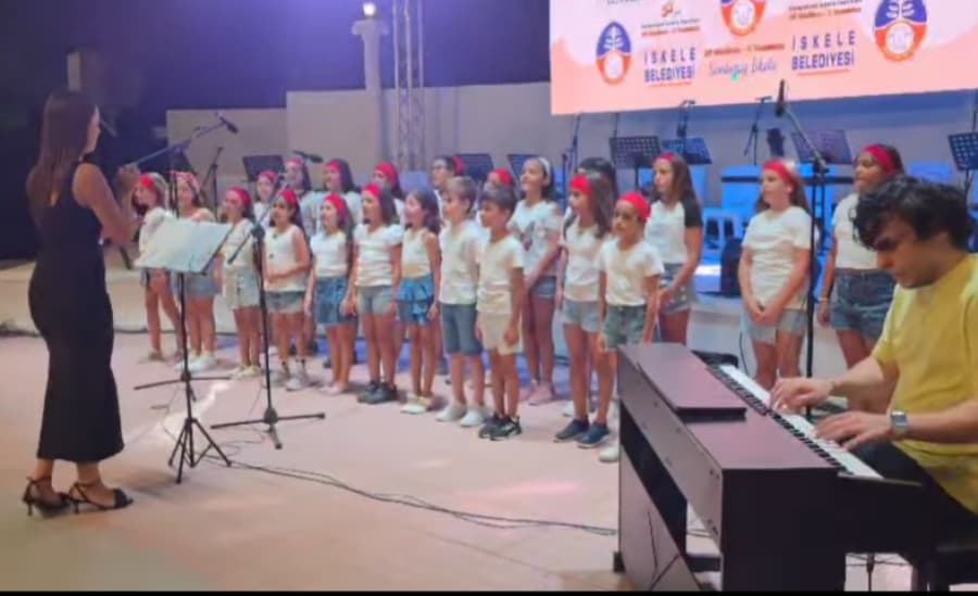 Kıbrısımızın geleceği minikler sahnede