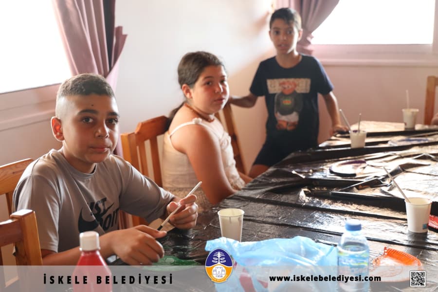 SANAT ATÖLYESİYLE YARATICILIKLARINI KEŞFEDİYORLAR