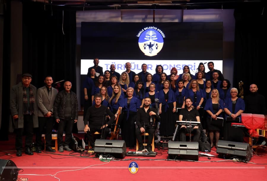 TÜRKÜLER KONSERİ ÇOK BEĞENİLDİ