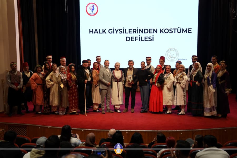 KIBRIS TÜRK KOSTÜM DEFİLESİ İLGİ GÖRDÜ