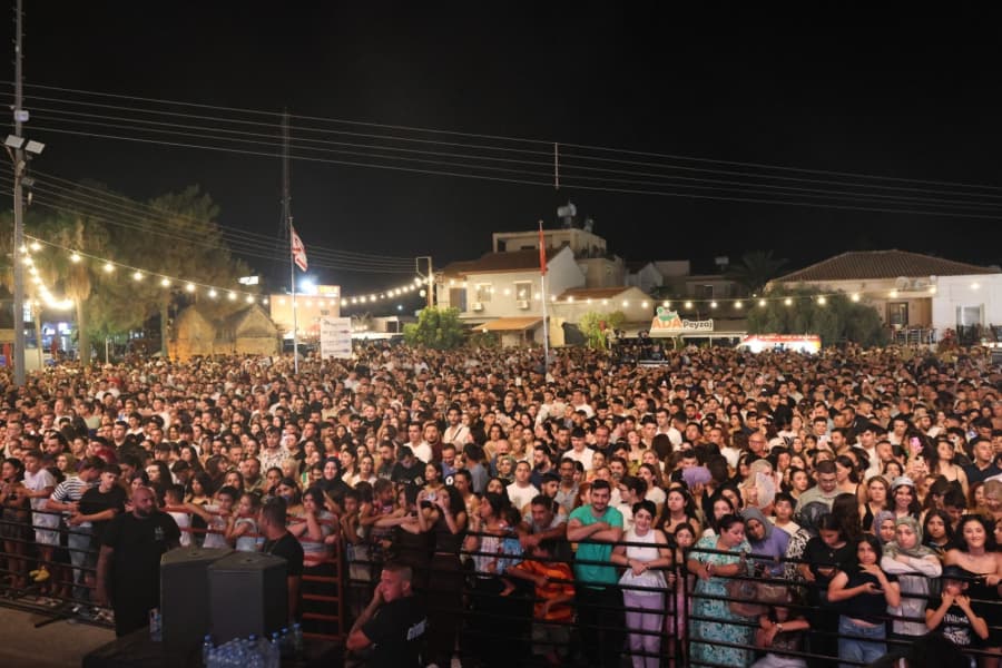 Yüzlerce insan bu gece Semicenk için burada…