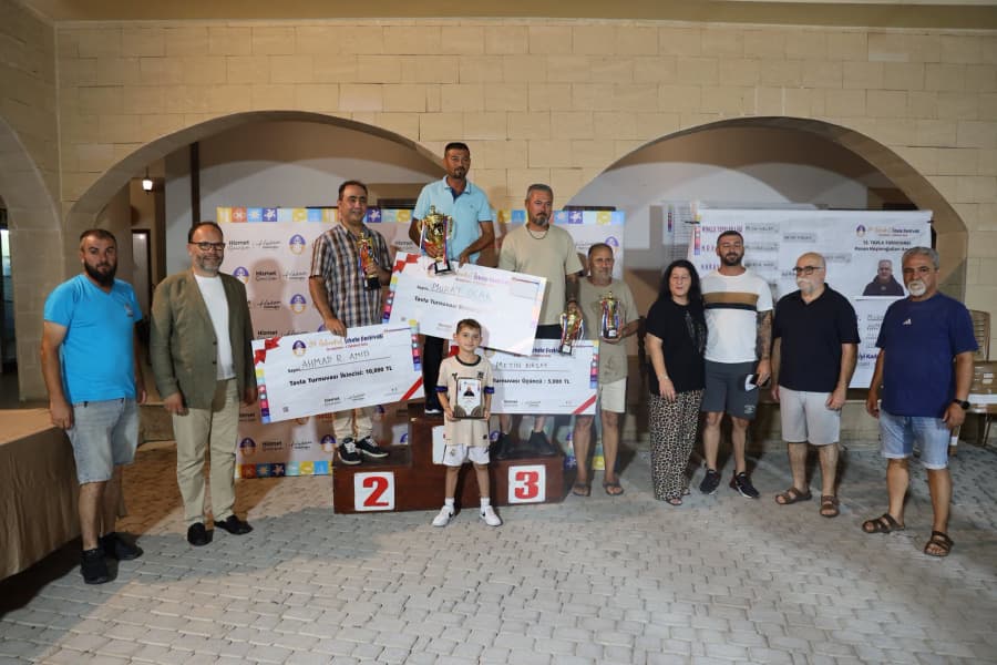 54. Geleneksel İskele Festivali kapsamında, Hasan Haşimoğulları anısına düzenlenen 12. Tavla Turnuvası yoğun katılım ve büyük heyecan içerisinde gerçekleşti.