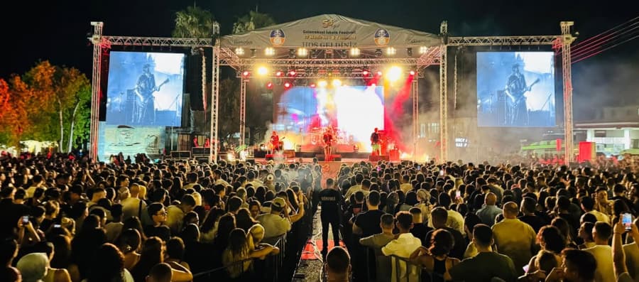Mor ve Ötesi şimdi şu an