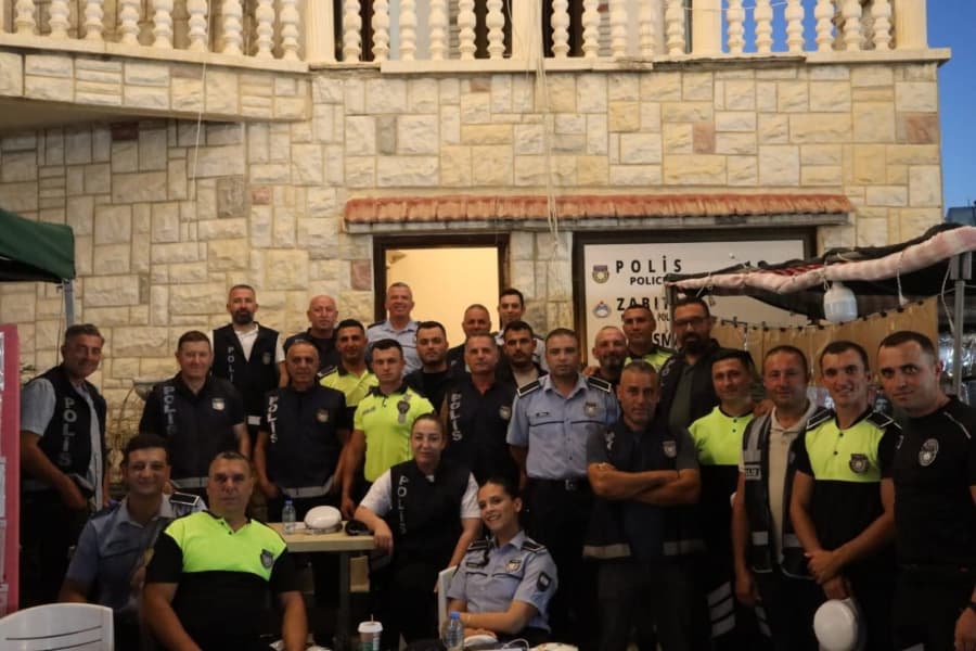 ?Bu festival?✨️ adada bir harika Çünkü Her festivalde olduğu gibi bu festivalde de güvenliğimizi sağlayan onlarca polisimiz var