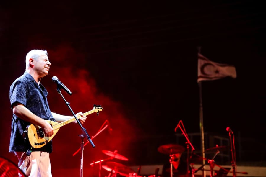 LEVENT YÜKSEL’DEN İSKELE’DE UNUTULMAZ GECE