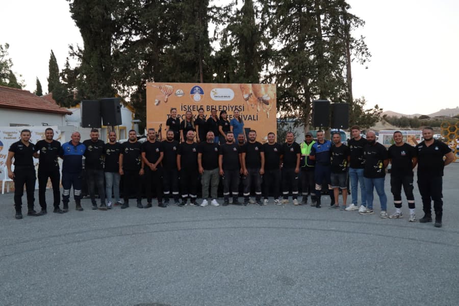 Festivalimizi muhteşem kılan başta siz halkımıza, Topçuköylü arıcılarımıza, stant sahiplerimize, sanatçılarımıza ve bugünü sorunsuz geçirmemizi sağlayan kıy metli personelimize sonsuz teşekkürler