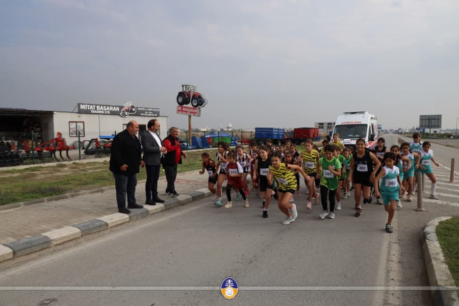 ATATÜRK’ÜN ÇOCUKLARI… ÇOCUK VE GENÇLER ATALARI İÇİN KOŞTU ATATÜRK KOŞULARI İSKELE’DE DÜN YAPILDI