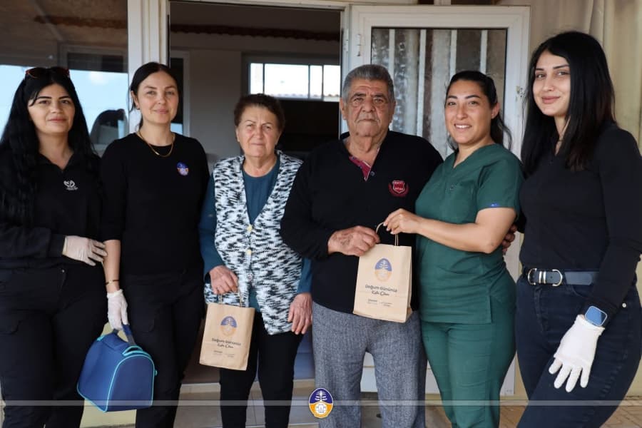 İskele Belediyesi olarak, evde sağlık hizmeti kapsamında sağlık birimimize kayıtlı büyüklerimizi özel günlerinde unutmuyoruz