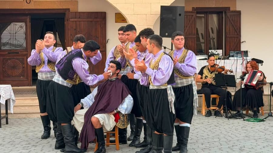 GELENEKSEL KIBRIS TÜRK GECESİ DİKKATLE İZLEDİ