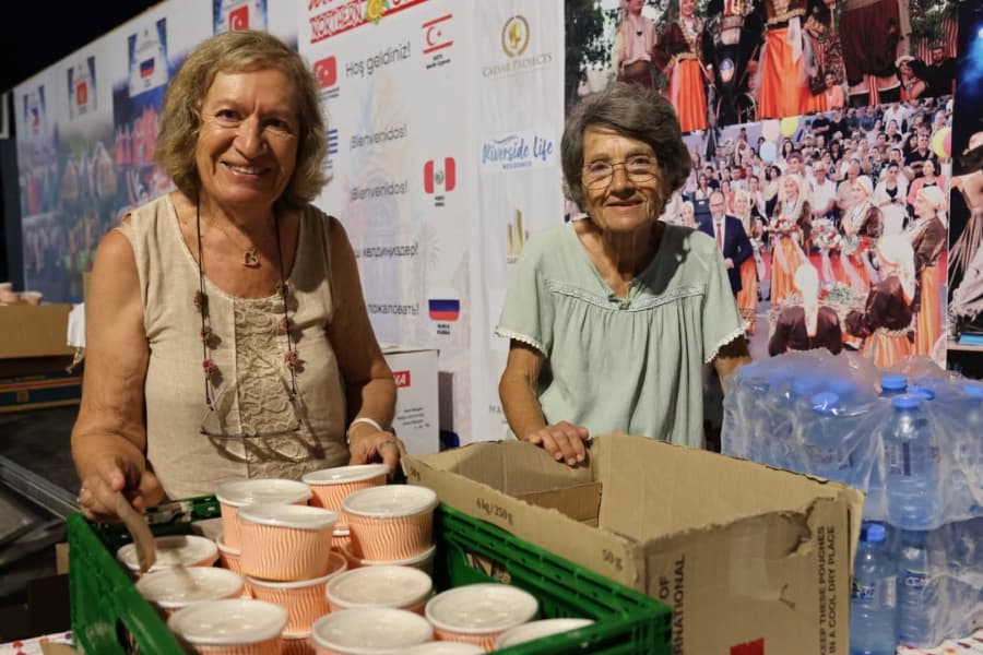 Tavuklu, nohutlu pilav ve Acuva Tatlısı, Larnakalılar Gecesinde