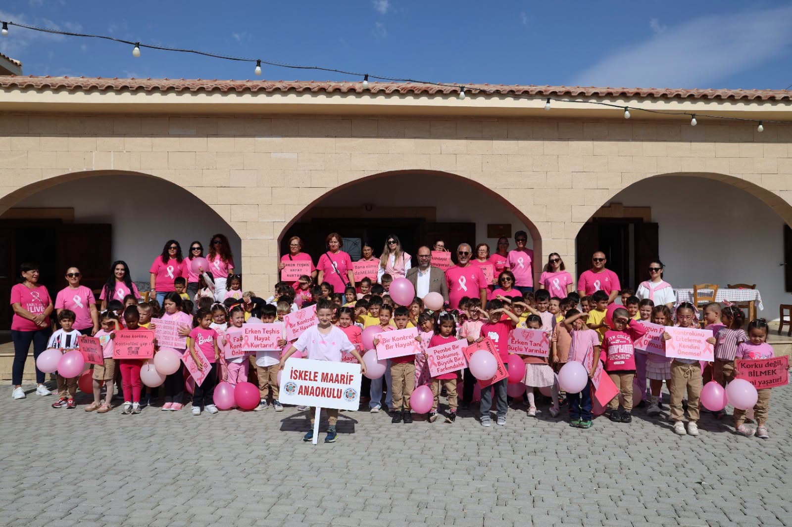 İSKELE’DE PEMBE BALONLAR FARKINDALIK İÇİN GÖKYÜZÜNE BIRAKILDI